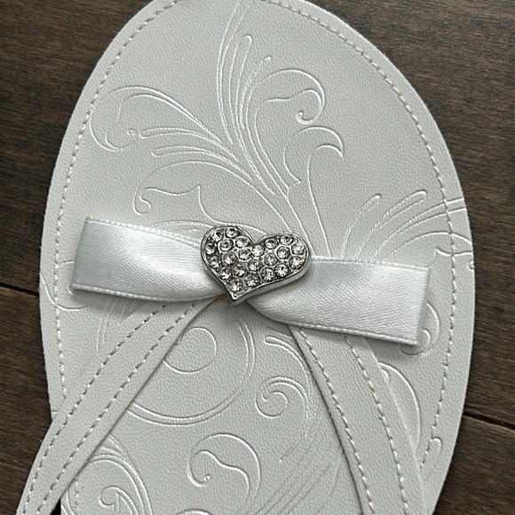 PAPYRUS Bridal Shower Greeting Card, Congratulations Bride Sandal Heart Sparkle - Picture 6 of 8